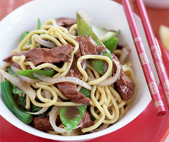 Stir-fried egg noodles with beef and ginger
