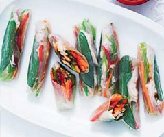 Hoisin chicken rice rolls